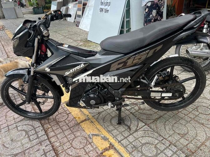 Suzuki Satria màu Đen