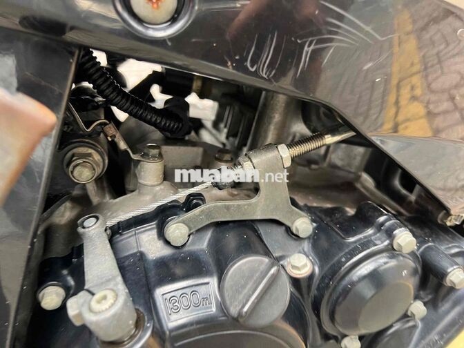 Suzuki Satria màu Đen