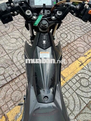 Suzuki Satria màu Đen