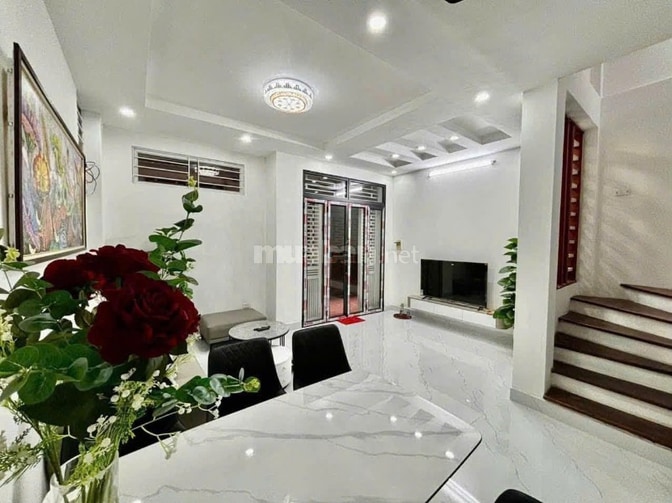 Cho thuê nhà tại ngõ 2 Hoàng Quốc Việt, Phường Nghĩa Đô, Quận Cầu Giấy