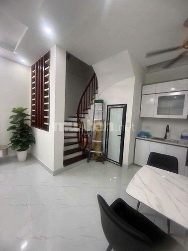 Cho thuê nhà tại ngõ 2 Hoàng Quốc Việt, Phường Nghĩa Đô, Quận Cầu Giấy