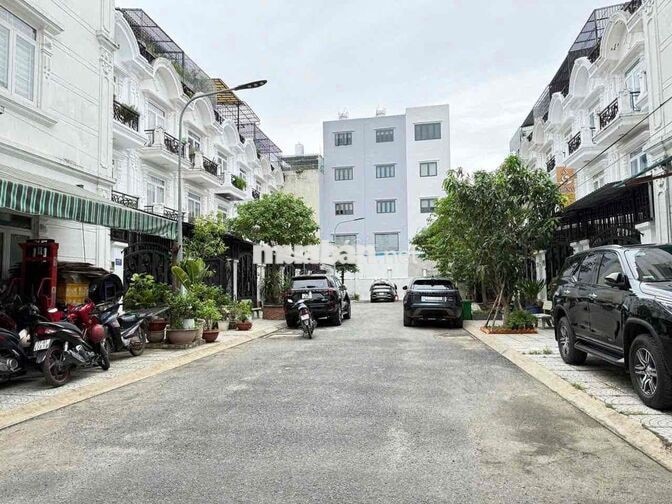 cho thuê nhà phố tô Ngọc Vân q12 dt 4*17  4p ngủ giá 12tr