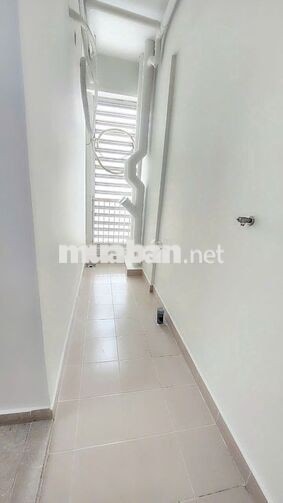Bán căn ban công Ehome 3, nhà trống 2PN, 2WC, block mới, giá 2,645 tỷ