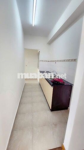 Bán căn ban công Ehome 3, nhà trống 2PN, 2WC, block mới, giá 2,645 tỷ