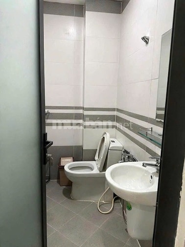 Nhà nguyên căn 2PN,2Wc trước nhà có thể KD nhỏ,đường ô tô Q. Phú Nhuận