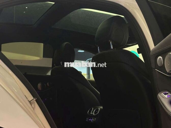 Mercedes-Benz C300 AMG 2020 63.000 km Trắng