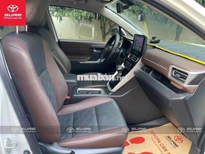 Toyota Innova Cross 2.0V CVT 2025 odo 27.000km