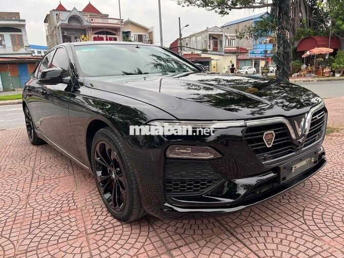 VinFast Lux A Base 2021 màu đen 1 chủ