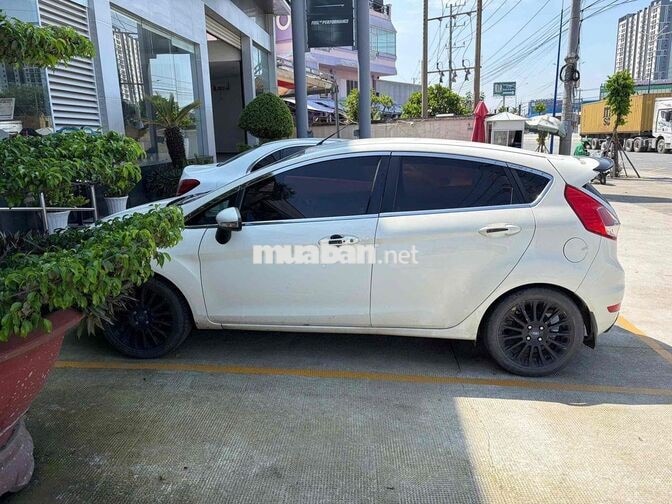 Ford Fiesta Trắng 167.926 km