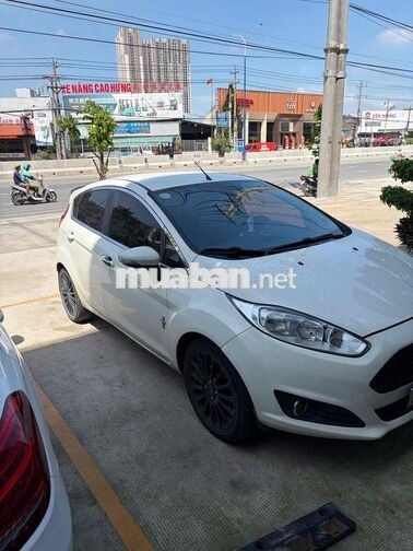 Ford Fiesta Trắng 167.926 km