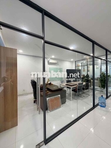 văn phòng 7x20m full nội thất ngăn kính sẵn tại Vạn Phúc city