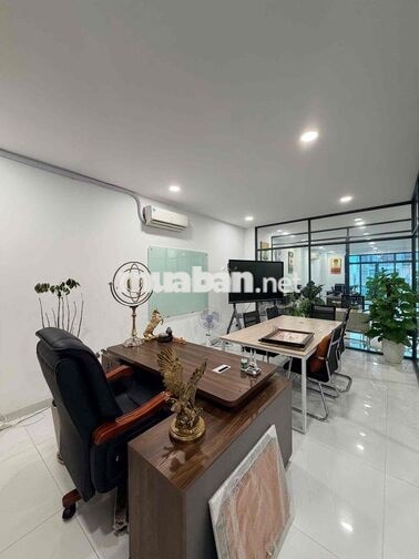 văn phòng 7x20m full nội thất ngăn kính sẵn tại Vạn Phúc city