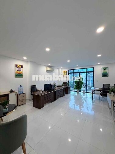 văn phòng 7x20m full nội thất ngăn kính sẵn tại Vạn Phúc city