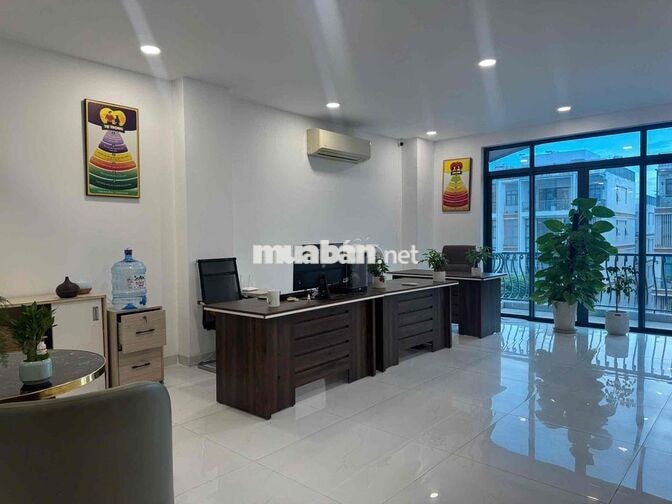 văn phòng 7x20m full nội thất ngăn kính sẵn tại Vạn Phúc city