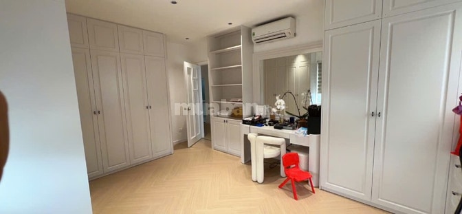TôiBán nhanh căn Hộ 3PN Ciputra Tây Hồ 93m2 tầng trung,Giá chỉ 8,2 tỷ.