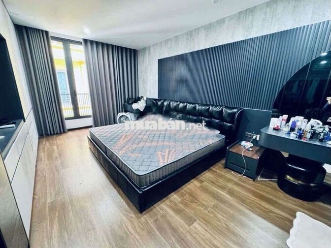 🔥 LỆ MẬT–NHÀ 5 TẦNG GARA Ô TÔ, THANG MÁY, FULL NỘI THẤT–CHỈ 16,5 TR/TH