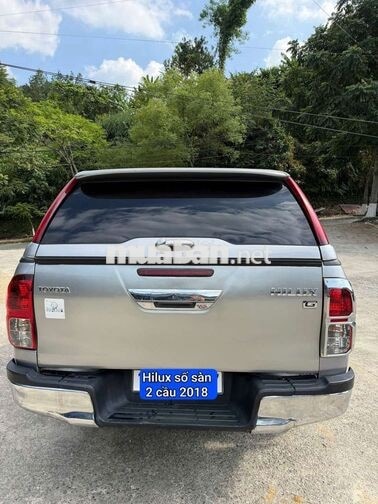 Toyota Hilux 2018 G số sàn 2 cầu odo 83.000 km Bạc