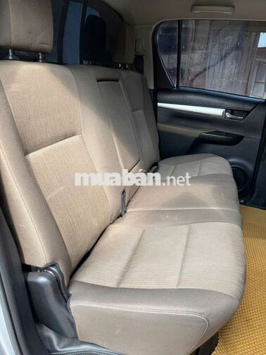 Toyota Hilux 2018 G số sàn 2 cầu odo 83.000 km Bạc
