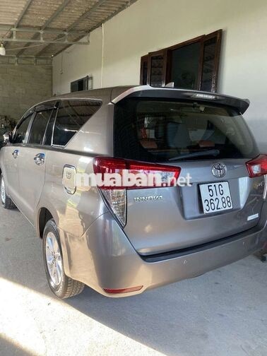 Toyota Innova 2017 Số sàn Đồng ánh kim