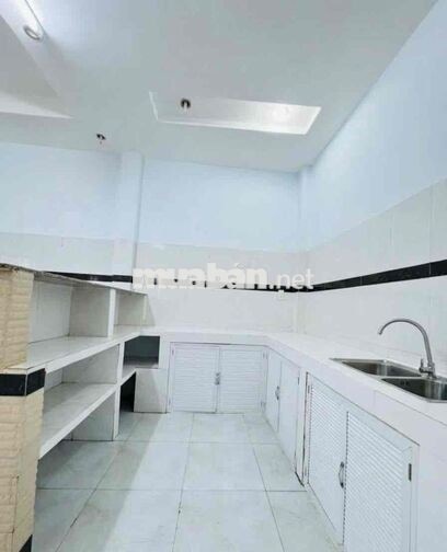 Rẻ bất ngờ, Bán nhà Bùi Minh Trực Quận 8, 5x11 - 1 lầu, Giá chỉ 4 tỷ x