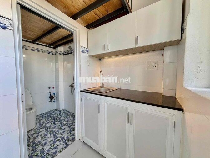Duplex Ban Công Full Nội Thất Thoáng Mát Ngay Đại Học Công Nghiệp