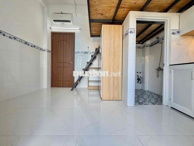 Duplex Ban Công Full Nội Thất Thoáng Mát Ngay Đại Học Công Nghiệp