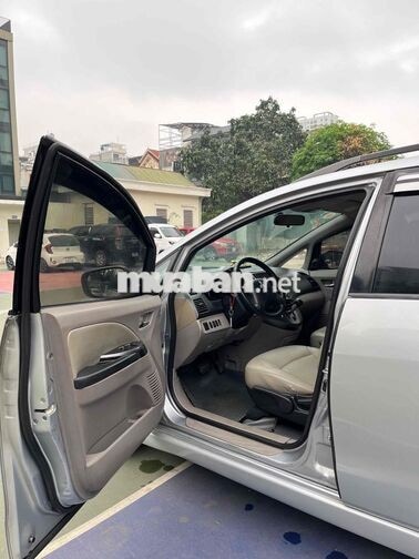 MITSUBISHI GRANDIS 7 CHỖ MÀU BẠC
