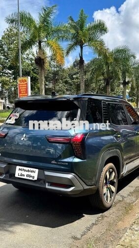 Mitsubishi DST Ultimate 2026 Xanh nóc đen 2.000 km