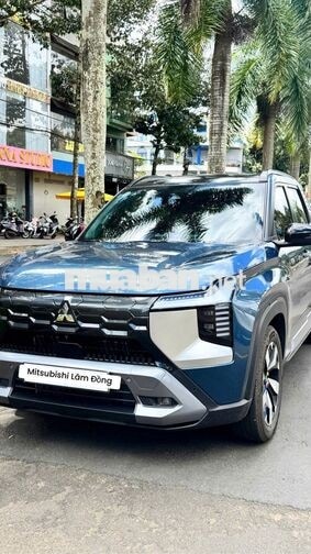 Mitsubishi DST Ultimate 2026 Xanh nóc đen 2.000 km