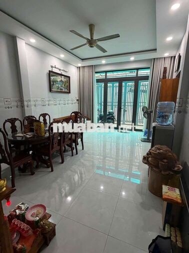 Cho thuê nhà 3 tầng 3PN-3WC đường số 6 Linh Tây gần chợ Thủ Đức 