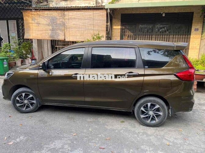 Suzuki Ertiga 7 chỗ màu Nâu