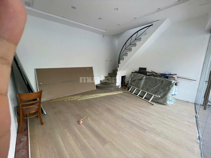 Cho thuê nhà mặt phố Xã Đàn, Đống Đa, mặt tiền 5,5m