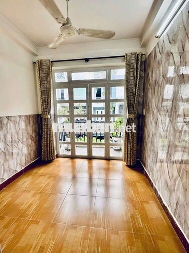 THUÊ NHÀ Cách Mạng Tháng 8.Trệt 2 lầu sân thượng,4Pn 3WC Giá 16tr