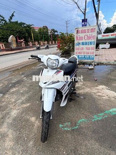 Yamaha Sirius Fi màu Trắng