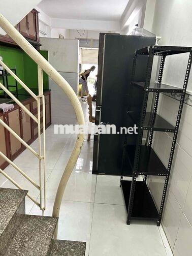 Cho thuê nhà nc(trệt 1lửng 2 lầu,sân thuợg) full nội thất. CMT8 Q10