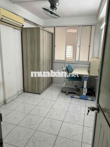 Cho thuê nhà nc(trệt 1lửng 2 lầu,sân thuợg) full nội thất. CMT8 Q10