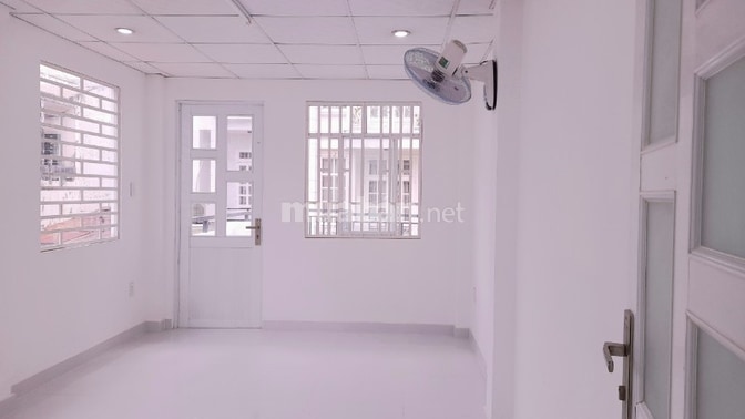 Chính chủ bán nhà mới, nguyên căn 3.4*20m, khu biệt thự, hẻm xe tải 6m