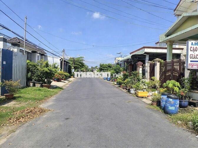 CHỦ SANG THÁNG ĐỊNH CƯ BỒ ĐÀO NHA -BÁN GẤP LÔ MẶT TIỀN CHỢ VIỆT KIỀU