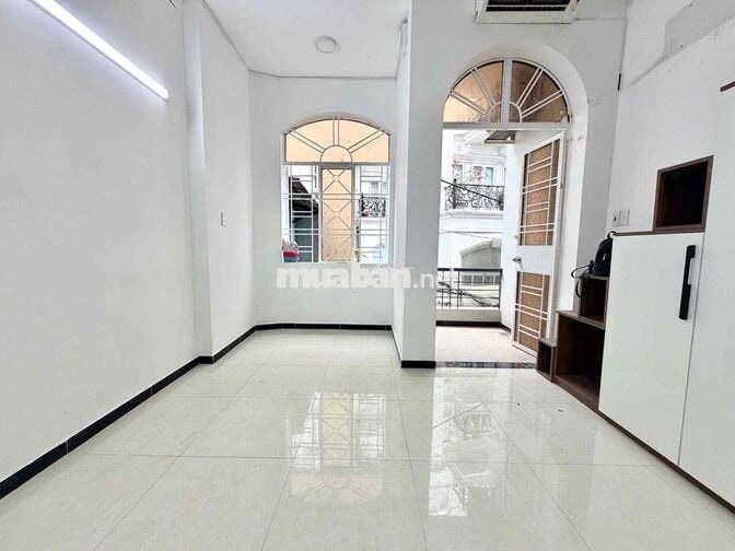 DUPLEX BANCOL CỬA SỔ MỚI KHU CHỢ PHẠM VĂN HAI TÂN BÌNH
