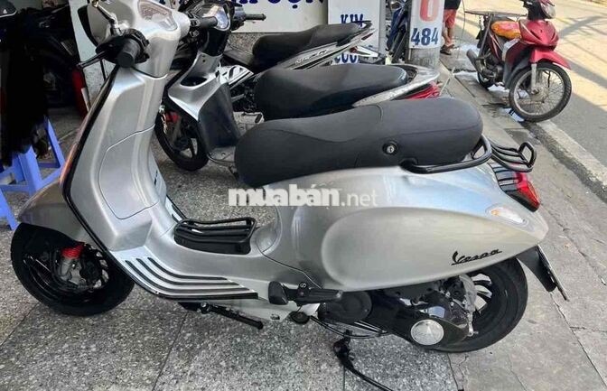 Cần Ban’ Gấp Piaggio Vespa