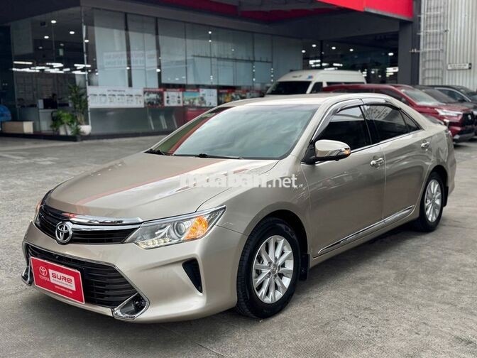 Toyota Camry 2015 2.0E 31.400km Nâu vàng
