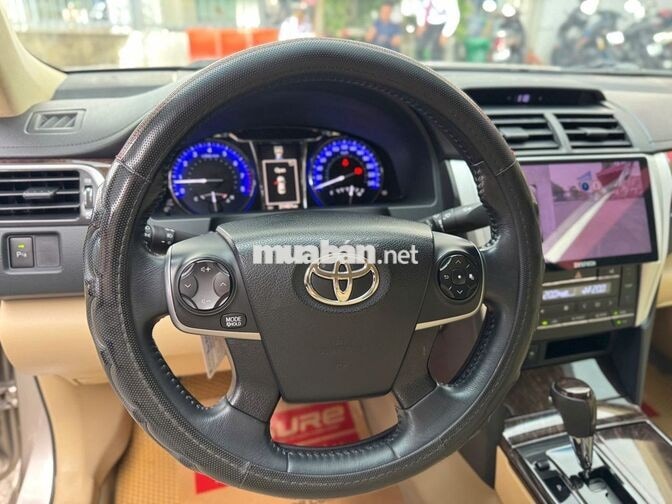 Toyota Camry 2015 2.0E 31.400km Nâu vàng