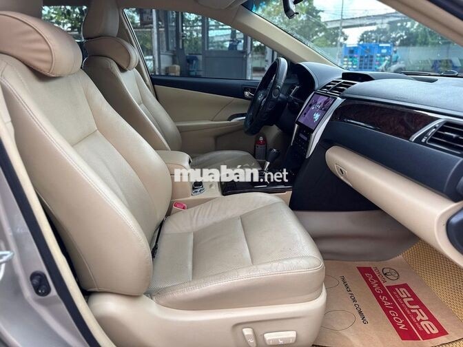 Toyota Camry 2015 2.0E 31.400km Nâu vàng