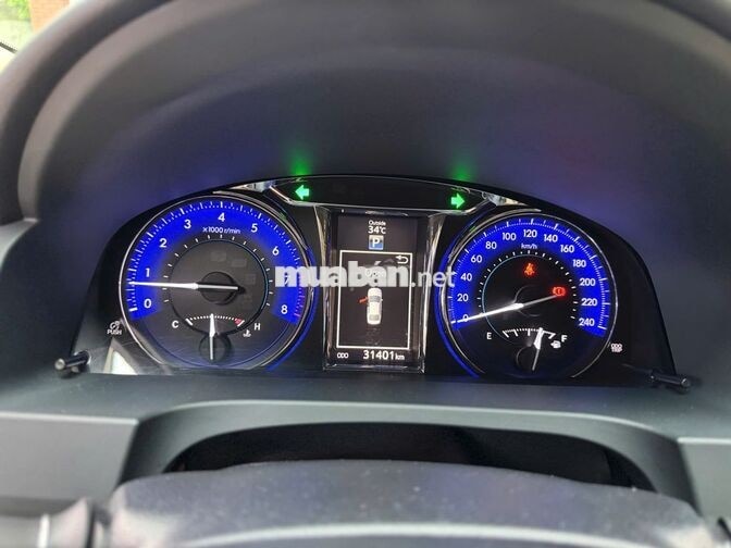 Toyota Camry 2015 2.0E 31.400km Nâu vàng