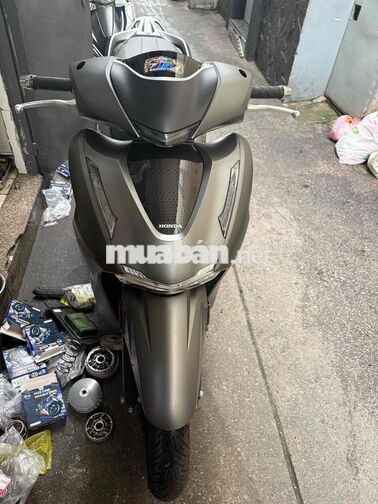 Honda SH 350i 2026 Xám grey 4800km
