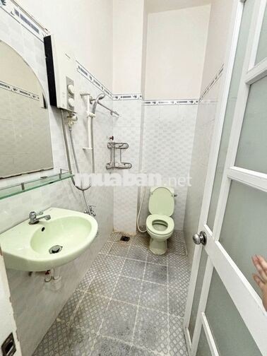 Phòng balcon 5tr5 ngay Nguyễn Văn Thương, D1 cũ
