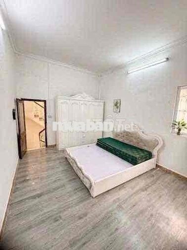 Cho thuê nhà phố Nguyễn Khoái 50m2 x3T giá 8 triệu/1th điện nước giá d