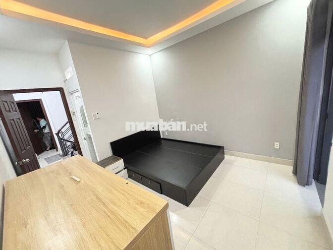 Phòng balcon 5tr5 ngay Nguyễn Văn Thương, D1 cũ