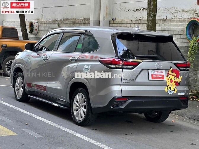 Toyota Innova Cross 2.0V 2024 Siêu Lướt