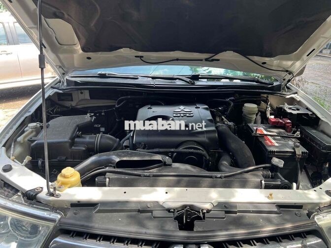 Mitsubishi Pajero Sport 2014 Trắng 7 chỗ